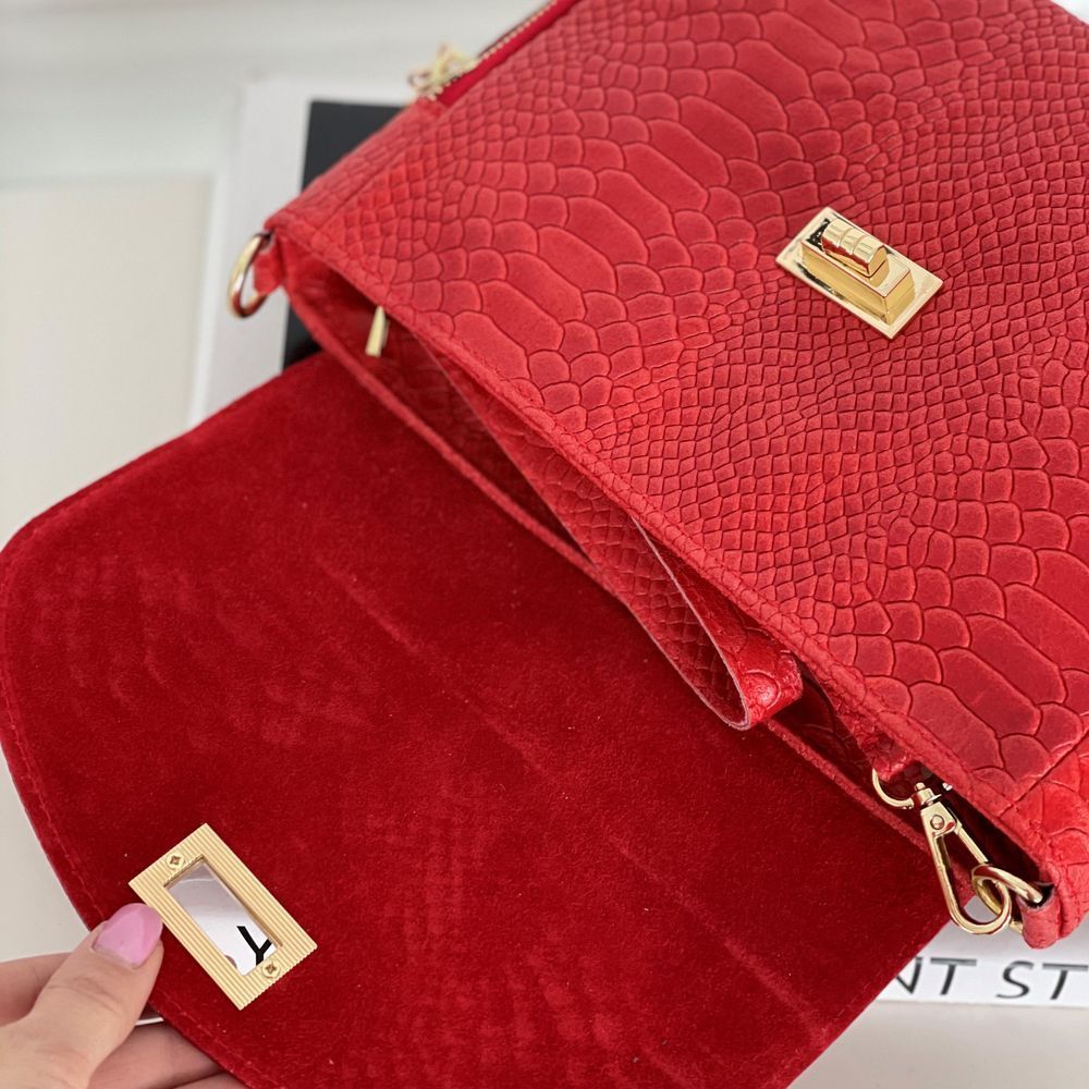 Кожаная сумка планшетка красная